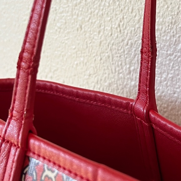 Tory Burch Gemini Link Large Red Logo Coated Canvas Vinyl Tote Bag - Picture 13 of 16